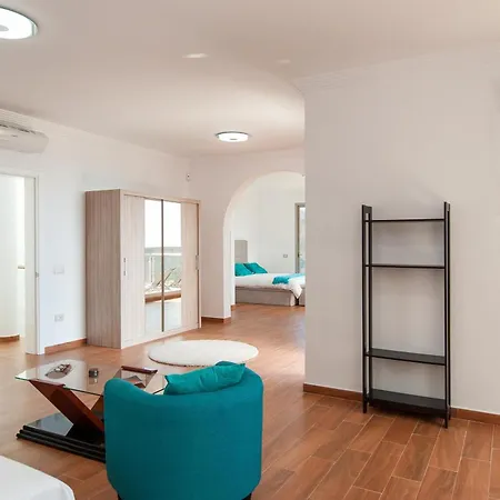 Vila Monte Leon Deluxe Monte Leon, Gran Canaria Luxurious Seclusion Private Heatable Pool Stunning Mountain Views Sleeps Up To 12 Guests Las Palmas de Gran Canaria