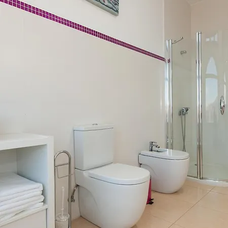 Vila Monte Leon Deluxe Monte Leon, Gran Canaria Luxurious Seclusion Private Heatable Pool Stunning Mountain Views Sleeps Up To 12 Guests