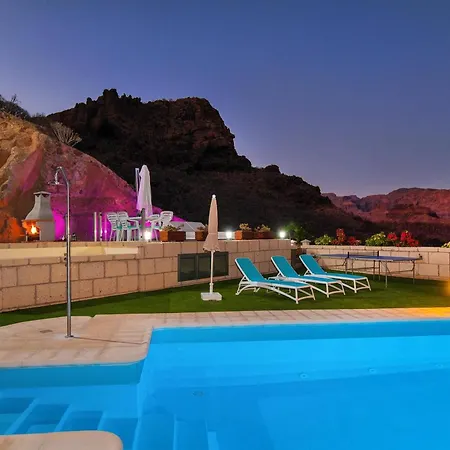 Monte Leon Deluxe Monte Leon, Gran Canaria Luxurious Seclusion Private Heatable Pool Stunning Mountain Views Sleeps Up To 12 Guests Villa Las Palmas de Gran Canaria